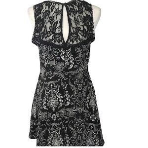 - Forever 21 black & white dress Lace S